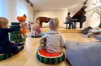 Muzikāls, izjusts un māksliniecisks ģimenes rīts.