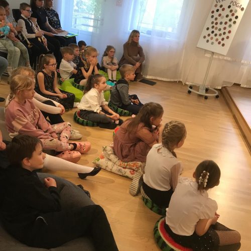 Pirmās klases audzēkņu koncerts-izstāde ,,Skaņu palete”